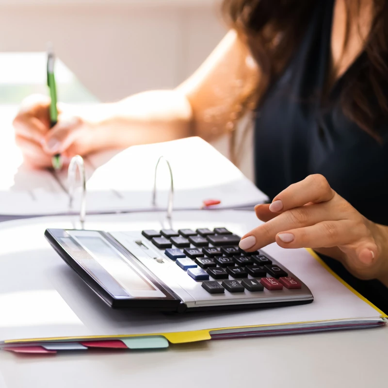 経理部門の業務風景